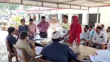 हरदोई: कोतवाली शहर में डीएम एवं एसपी ने की जनसुनवाई, शिकायतों का गुणवत्तापूर्ण निस्तारण करने के दिए निर्देश