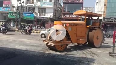 रामपुर: पुराने रोडवेज के निकट नगर पालिका प्रशासन ने अवैध अतिक्रमण हटाकर नई सड़क बनवाने का काम शुरू किया, लोगों में खुशी की लहर