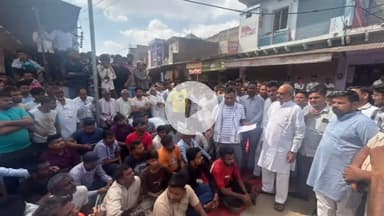 भुसावर: हलैना में व्यापारियों ने बाजार बंद रखकर दिया धरना, विधायक बहादुर सिंह कोली ने कराया धरना समाप्त