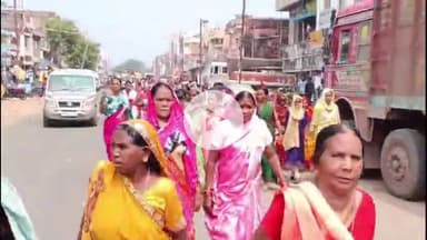 କୋମନା: ଖରିଆର ରୋଡ଼ରେ ଜୟ ଢୋଲକିଆଙ୍କ ସପକ୍ଷରେ ମହିଳାଙ୍କ ରାଲି