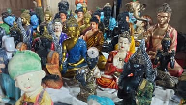 मथुरा: शहर के बीएसए रोड पर फिर लगा हस्तशिल्प गांधी बिक्री बाजार, 7 दिन तक खरीदे जा सकेंगे हाथों से बने सामान