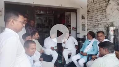 फरेंदा: बहदुरी चौराहे पर फरेंदा विधायक ने किया क्षेत्र भ्रमण, सुनीं समस्याएं