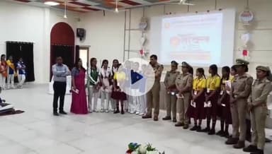 शाहाबाद: रामपुर: पुलिस अधीक्षक विद्यासागर मिश्र ने सैफनी के इंटर कॉलेज में छात्रों को साइबर क्राइम से बचने के लिए दीं जानकारियां