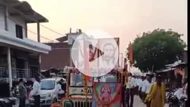 प्रतापगढ़: देल्हूपूर बाजार में शस्त्र पूजन कर उत्साहपूर्ण अनुशासन में स्वयंसेवकों ने निकाला पथ संचलन