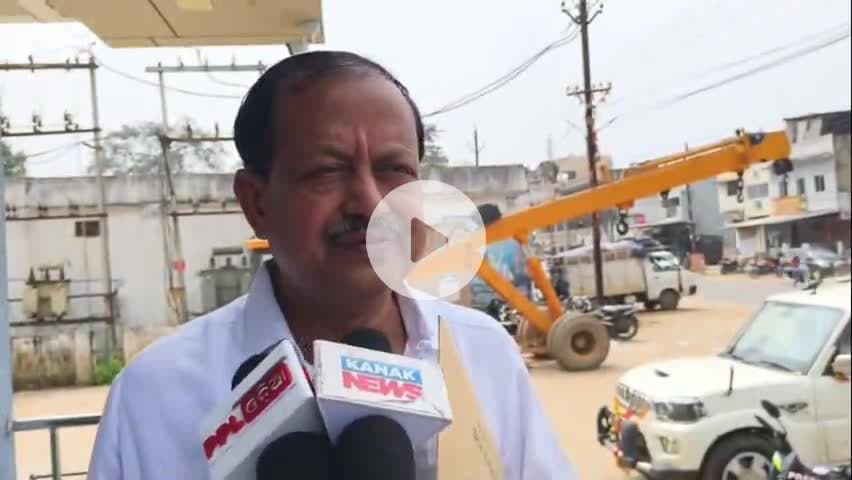 କୋମନା: ଉପ ନିର୍ବାଚନରେ ବିଜେଡି ବିଜୟ ହେବ ବୋଲି ଖରିଆର ରୋଡ଼ରେ କହିଛନ୍ତି ବିଜେଡ଼ିର ବରିଷ୍ଠ ନେତା ଦେବୀ ମିଶ୍ର