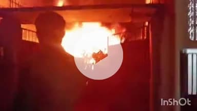 औरैया: गोविंद नगर में अज्ञात कारणों से खाली प्लाट में लगी भीषण आग से मचा हड़कंप, फायर टीम ने आधे घंटे में पाया काबू