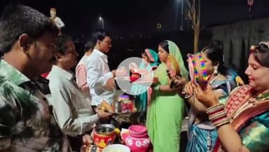 सागर नगर: करवा चौथ पर चकराघाट आलोकित हुआ, केसरवानी समाज की महिलाओं ने किया सामूहिक दीपदान