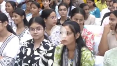 देहरादून: सीएम धामी ने अंतरराष्ट्रीय बालिका दिवस पर बालिका शिक्षा प्रोत्साहन कार्यक्रम में की शिरकत