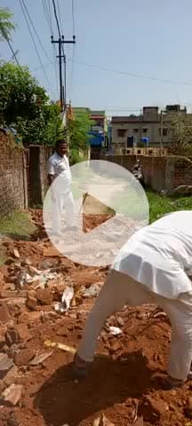 शराँची ब्रह्माकुमारीज़ गांधीनगर की टीम ने श्रमिक दानकर किया रास्ते को दुरुस्त