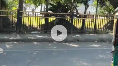 कांके: करमटोली के पास सड़क पर गिरा तार, ट्रैफिक पुलिस ने हटाया