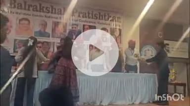 समुद्रपूर: प्रा. मेघश्याम ढाकरे वडोदरा येथे आधारवड व बेस्ट क्रेटिव्ह टिचर पुरस्काराने सन्मानित:विविध श्रेत्रातून अभिनंदन