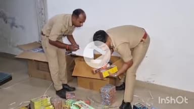 हरदोई: अब्दुलपुरवा में पुलिस और प्रशासन की संयुक्त छापेमारी में रिहायशी इलाके से पटाखे व विस्फोटक सामग्री बरामद, तीन गिरफ्तार
