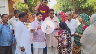 सागर नगर: वोट चोर गद्दी छोड़ कार्यक्रम में कांग्रेस पार्टी ने काकागंज इलाके में हस्ताक्षर अभियान चलाया