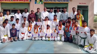 चरखी दादरी: कैथल में राज्यस्तरीय कराटे प्रतियोगिता में मेडल जीतने वाले खिलाड़ी च.दादरी में सम्मानित