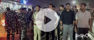 लौकहा: खुटौना प्रखंड में डीएम व एसपी ने केंद्रीय बल और जिला पुलिस बल के साथ किया फ्लैग मार्च