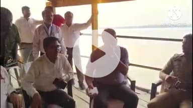 बक्सर: जिला पदाधिकारी के साथ एसडीएम व अन्य अधिकारियों ने नाव से छठ घाटों का निरीक्षण किया, दिए निर्देश