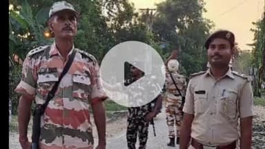 गोरौल: बिहार विधानसभा चुनाव को लेकर गोरौल थाना अध्यक्ष सुनील कुमार ने अर्धसैनिक बलों के साथ किया फ्लैग मार्च