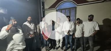 विश्वामित्र सेना के मजबूत साथी श्री अर्जुन तिवारी जी की बड़ी बिटिया के जन्मदिन पर साथियों की शुभकामनाएं साकार हो रही हैं। 💐💐