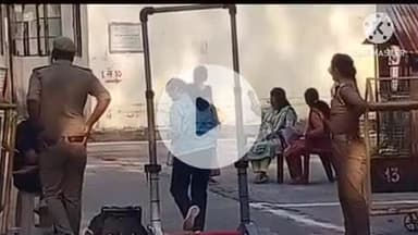 ललितपुर: ललितपुर स्थित सात परीक्षा केंद्रों पर कड़ी पुलिस सुरक्षा के बीच प्रांतीय पीसीएस की पहली पाली की परीक्षा शुरू हुई