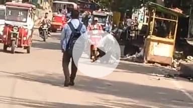 झांसी: नवाबाद थाना क्षेत्र के स्टेशन रोड पर दो युवकों के बीच हुई मारपीट का वीडियो सोशल मीडिया पर वायरल