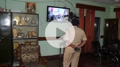 झांसी: वरिष्ठ पुलिस अधीक्षक बीबीजीटीएस मूर्ति ने नगर के परीक्षा केंद्रों का निरीक्षण किया, नकलविहीन परीक्षा के दिए निर्देश