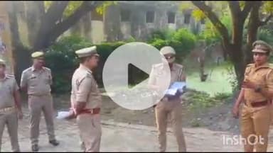 औरैया: दिबियापुर क्षेत्र के जनता इंटर कॉलेज ककोर में पीसीएस प्री परीक्षा की द्वितीय पाली में पहुंचे परीक्षार्थी