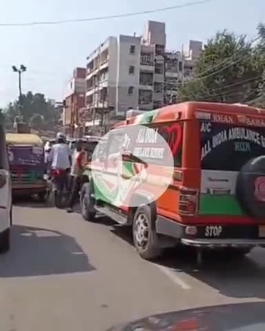 कानपुर: कानपुर में त्योहारों के चलते सड़कों पर लगा जाम, एंबुलेंस बजाती रही सायरन, वीडियो हुआ वायरल