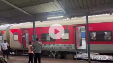 हरदोई: दीपावली-छठ पर यात्रियों की भीड़ बढ़ी, राहत के लिए रेलवे ने मुगलसराय एक्सप्रेस में जोड़ा स्लीपर कोच