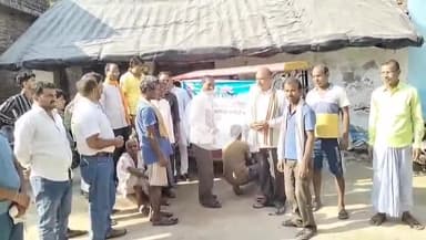 बहराइच: सरस्वती नगर में शहर कांग्रेस अध्यक्ष के नेतृत्व में कांग्रेसियों ने चलाया 'वोट चोर गद्दी छोड़' हस्ताक्षर अभियान