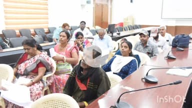 दुर्ग: जिला कार्यालय के सभाकक्ष में एडीएम ने जनदर्शन कार्यक्रम में पहुंचे जनसामान्य से मुलाकात कर उनकी समस्याएं सुनी