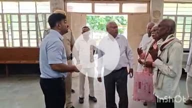 धौलपुर: कलेक्टर ने चैंबर के बाहर लोगों की समस्याएं सुनीं, संबंधित अधिकारियों को दिए समस्या निस्तारण के सख्त निर्देश