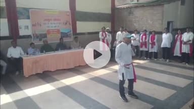 मथुरा: मथुरा में स्वच्छता पखवाड़ा को लेकर रेलवे स्टेशन पर यात्रियों को किया गया जागरूक