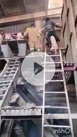 बहराइच: आसाम चौराहे के पास स्थित फैक्ट्री में अज्ञात कारण से लगी आग, फायर ब्रिगेड टीम ने आग पर पाया काबू