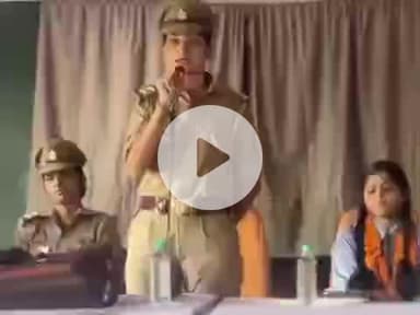 करछना: धरवारा स्थित जीएस अकैडमी विद्यालय में मिशन शक्ति के तहत एक दिन के लिए प्रधानाचार्य बनी आठवीं की छात्रा आस्था उपाध्याय