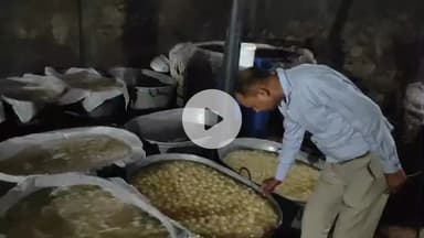 धनौरा: दीपावली पर्व को लेकर खाद्य विभाग की टीम ने गजरौला में रसगुल्ला फैक्ट्री पर की छापेमारी, नमूने जांच के लिए भेजे