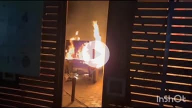 मुज़फ्फरनगर: मंडी समिति रोड पर चार्जिंग के दौरान ई-रिक्शा में अचानक लगी आग, क्षेत्र में फैली सनसनी, दमकल विभाग की टीम पहुंची