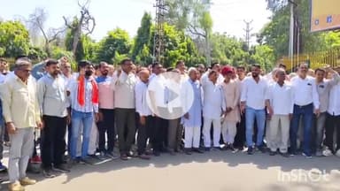 भीलवाड़ा: कांग्रेस नेता पर हमले के आरोपियों पर कार्रवाई की मांग को लेकर मेवाड़ जाट महासभा ने कलेक्ट्रेट कार्यालय पर प्रदर्शन किया