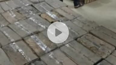 चेरिया बरियारपुर: चेरियाबरियारपुर पुलिस ने रामपुर चौक के पास एक पिकअप वाहन से 1260 लीटर विदेशी शराब और एक मोबाइल किया जब्त