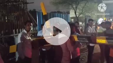 खुरई: खिमलासा रेलवे गेट से टकराया लोडिंग वाहन, गेट का बूम टूटा, एक घंटे तक गेट पर फंसे रहे वाहन