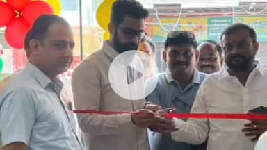 मथुरा: नगर आयुक्त ने पीएम की सूर्य मुफ्त बिजली योजना के सोलर सिस्टम के शोरूम का किया उद्घाटन