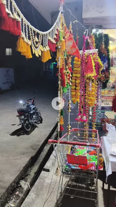 फैमिली शॉपिंग मार्ट इस दिवाली लाया है समस्त प्रकार की लाइट डेकोरेशन का सामान रंगोली गिफ्ट आइटम मिठाइयां उचित रेट में फैमिली शॉपिंग मार्ट पर उपलब्ध है