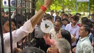 चूरू: चूरू में लोहिया महाविद्यालय के गेट पर ताला लगाकर छात्रशक्ति ने किया विरोध प्रदर्शन, समस्याओं और पेयजल पूर्ति की मांग