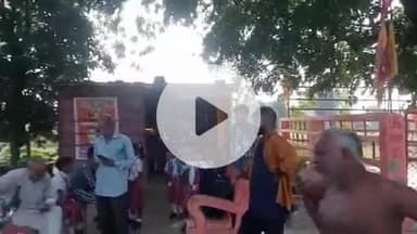 पट्टी: पूरे धनी चौराहे के पास पलटी स्कूली बस, बाल-बाल बचे आठ मासूम बच्चे