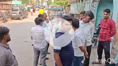 धौलपुर: कार की टक्कर से बाइक सवार की मौत, शव को जिला अस्पताल में पोस्टमार्टम के लिए रखा गया