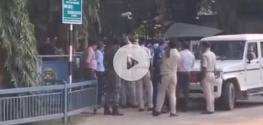 पटना ग्रामीण: जदयू विधायक गोपाल मंडल सीएम आवास के बाहर धरने पर बैठे, प्रशासन ने जबरन हटाया, टिकट की कर रहे थे मांग