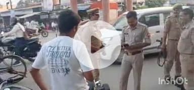 औरैया: सुभाष चौराहा पर पुलिस की सख्ती: वाहन चेकिंग में 15 गाड़ियों के ई-चालान, 'Mohammad' लिखी गाड़ी भी कार्रवाई की जद में