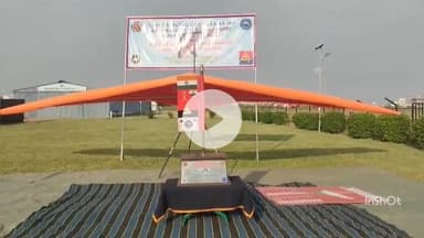 एमसीटीई कमांडेंट लेफ्टिनेंट जनरल विवेक डोगरा ने K2K एक्सपीडिशन को महू से झंडा दिखाकर रवाना किया