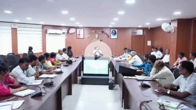 कोडरमा: उप विकास आयुक्त ने मुख्यमंत्री पशुधन विकास एवं कृषि योजनाओं की समीक्षा बैठक में कई निर्देश दिए