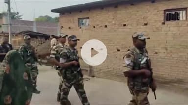 बक्सर: जिले में भयमुक्त मतदान कराने के लिए केंद्रीय अर्धसैनिक बलों ने विभिन्न इलाकों में किया एरिया डोमिनेशन