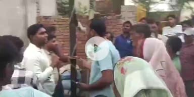 बागपत: रोशनगढ गांव में जर्जर विद्युत पोल गिराने और दोबारा लगाने पर लोगों ने किया विरोध